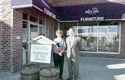 Swan's Furniture, 420 E 4th, 12-11-1995 (Tamra Turnbull, NPT).jpg